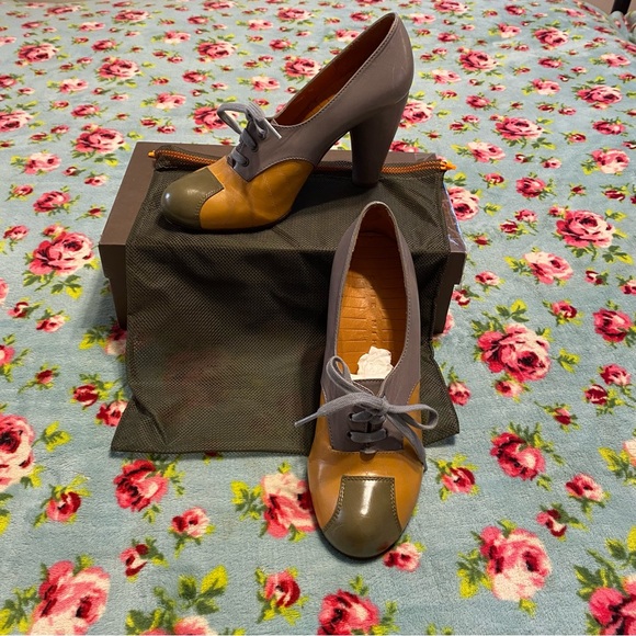 Chie Mihara gorgeous shoes unusual color combination - Picture 6 of 6